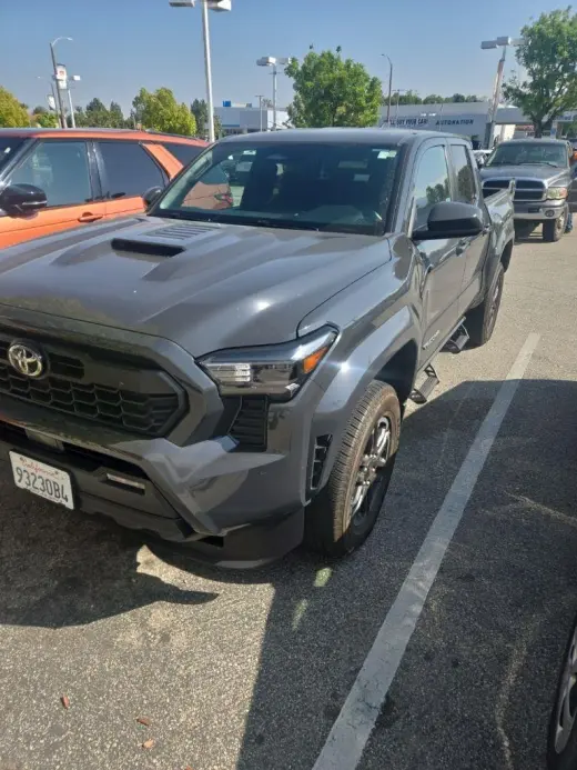 Toyota Tacoma 2024 4x2 TRD Sport 4 puertas Doble Cabina 5.0 pies Caja Corta