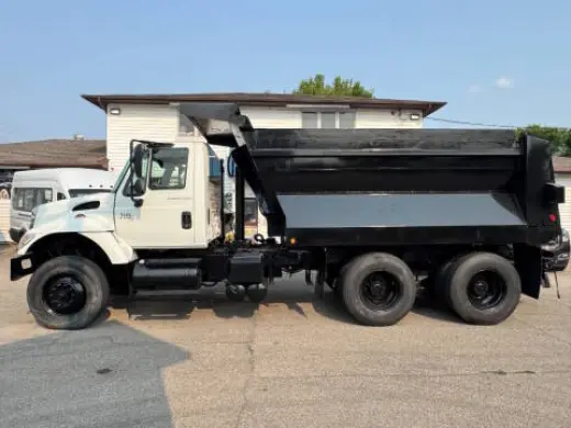 2004 International WorkStar 7400