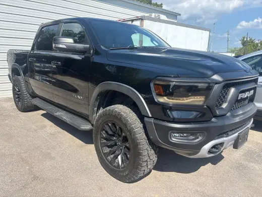 Ram 1500 2021 4x4 Rebel 4dr Crew Cab con remolque 5.6 ft.