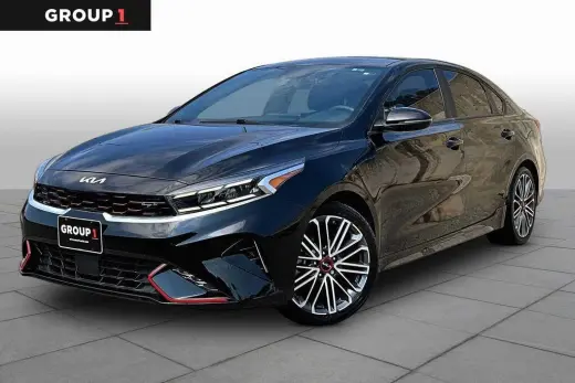 Cotiza un Kia Forte 2023 GT de 4 puertas sedán 6 cilindros