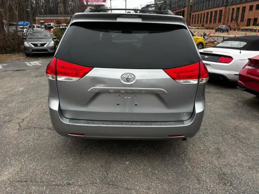 2011 Toyota Sienna LE 8-Pas V6