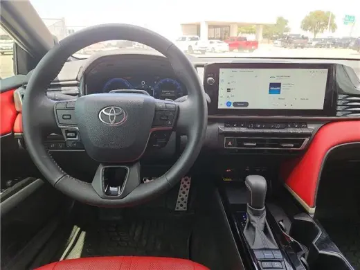Toyota Camry 2026 SE Sedán de 4 puertas