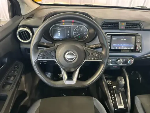 Sedán Nissan Versa 2024 SV de 4 puertas