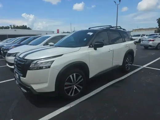 Nissan Pathfinder 2023 Platino 4p SUV