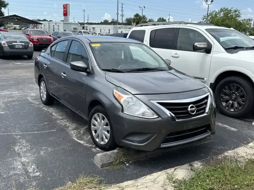 Nissan Versa 2017 1.6 SV 4dr Sedán