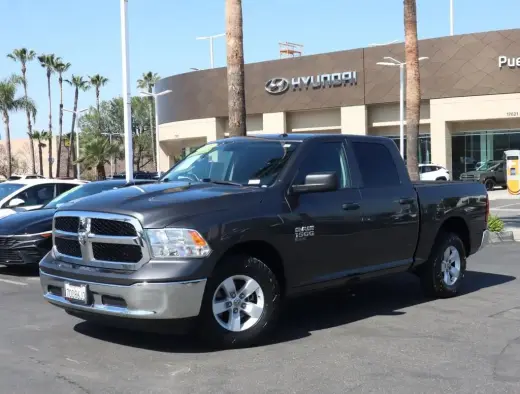 Ram 1500 Classic 2021 4x2 Tradesman 4dr Crew Cab 5.5 ft. SB Pickup