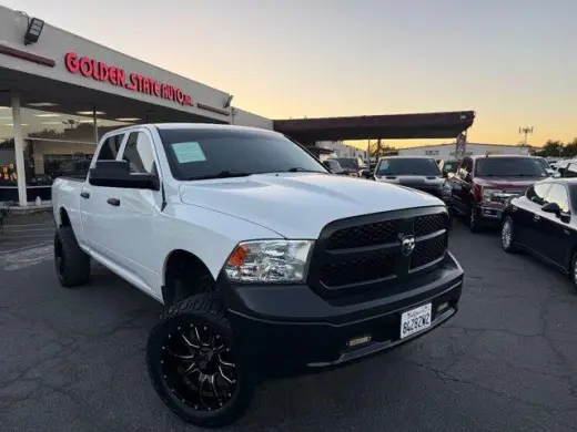 Ram 1500 Classic 2019 4x4 Tradesman Cabina completa 4 puertas 6.3 ft. SB Picaje