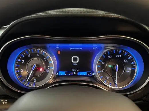 Chrysler 300 2023 Touring 4dr Sedán