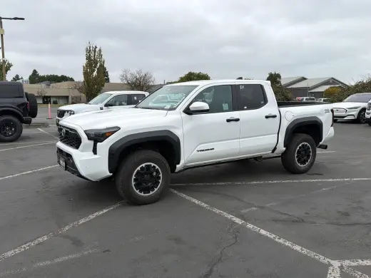 Toyota Tacoma 2024 4x4 SR5 4dr Double Cab 5.0 ft SB