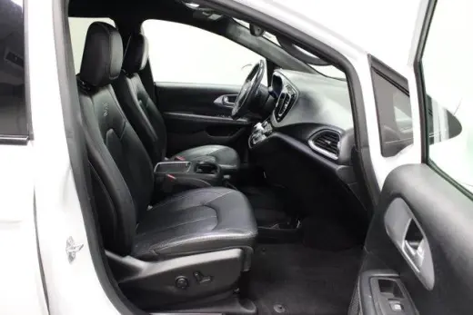 Chrysler Pacifica 2018 Touring L Plus 4dr Mini-Van