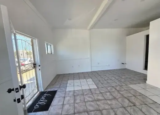 RENTO ESPACIO PARA NEGOCIO EN L.A.
