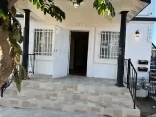 CASA  NUEVA EN LOS ANGELES