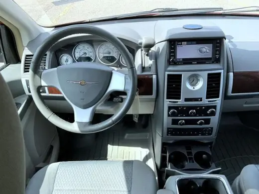 Chrysler Town and Country 2010 Touring 4dr Mini-Van