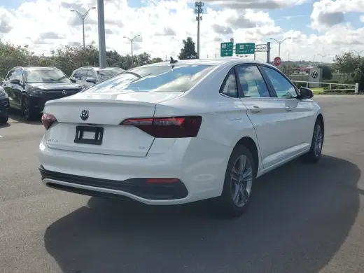 Volkswagen Jetta 2024 SE 4dr Sedán