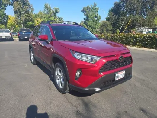Toyota RAV4 XLE 2021 de 4 puertas SUV