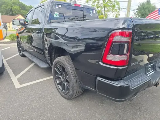 Ram 1500 2023 4x4 Laramie 4dr Cabina de tripulació́n 5.6 ft. SB Camioneta