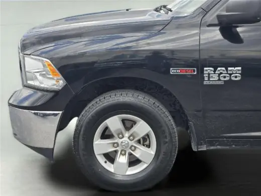 Ram 1500 Clásico 2019 4x2 Tradesman 4p. Cabina Crew 5.5 pies. Caja Corta Pick-up
