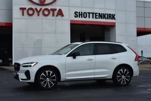 Volvo XC60 2023 AWD B5 Plus Tema Oscuro 4p SUV