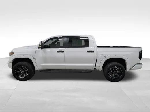 Toyota Tundra 2018 4x4 SR5 4dr CrewMax Cab Pickup SB (5.7L V8 FFV)
