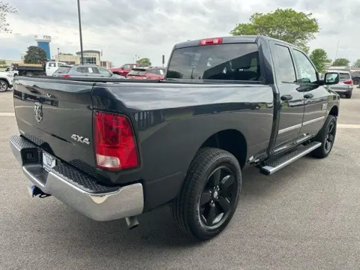 Camioneta Ram 1500 2017 4x4 Express 4 puertas Quad Cab caja de 6.3 pies