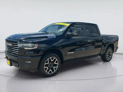 Ram 1500 2025 4x4 Laramie Cabina Tripulación 4p caja de 5.6 pies Pickup