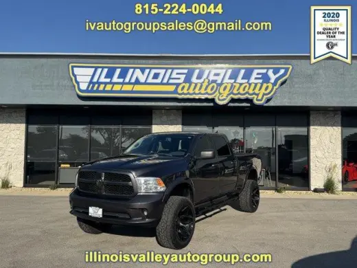 Ram 1500 Classic 2019 4x4 Lone Star Silver Cabina Crew Cab de 4 puertas y caja corta de 6.3 pies