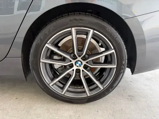 Sedán BMW 3 Series 2021 330i 4 puertas