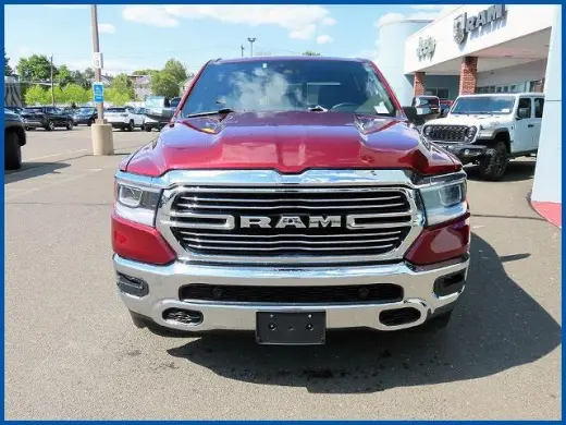 Ram 1500 2023 4x4 Laramie 4p Cabina de tripulación 5.6 ft. SB Camioneta