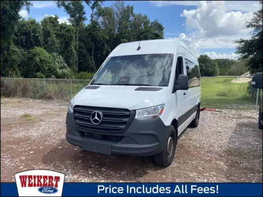 Mercedes-Benz Sprinter 2025 2500 3dr 144 in. WB Furgón de Pasajeros (2.0L I4)