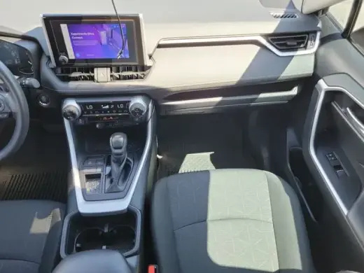 Toyota RAV4 2025 XLE SUV de 4 puertas