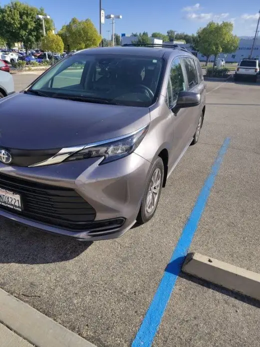 Toyota Sienna 2024 LE 8-Pasajeros 4dr Mini-Van