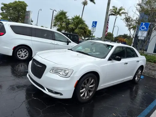 Chrysler 300 2018 AWD Limited 4dr Sedán