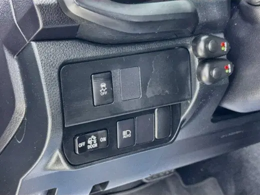 Toyota Tacoma 2022 4x2 SR5 4 puertas Doble Cabina 5.0 ft SB
