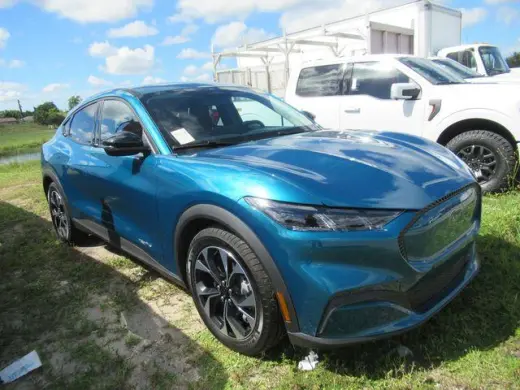 Ford Mustang Mach-E 2026 Select SUV de 4 puertas