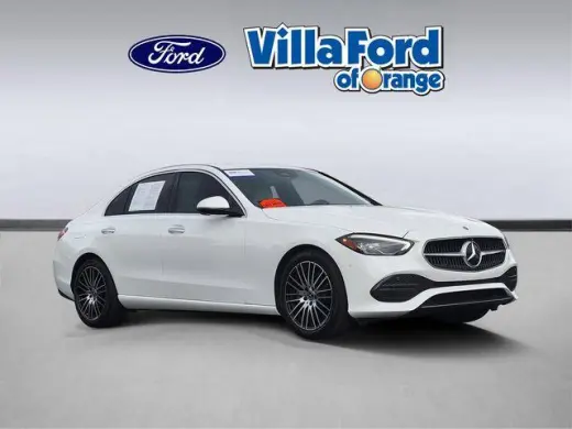 Clase C de Mercedes-Benz 2023 C 300 4p Sedan, Certificado, Câmera de retrocesso, Tela de toque central de 11,9 polegadas, Rodas de 18 de 5 raios, Apoio lombar do motorista com ajuste elétrico, Freios a disco de 4 rodas, 5 alto-falantes, Freios ABS, Ar con