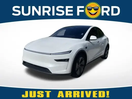 Serie de lanzamiento del Tesla Model Y 2026 AWD Long Range, un vehículo eléctrico sofisticado diseñado para el rendimiento y la eficiencia. Este modelo AWD ofrece una capacidad excepcional con un estimado EPA de 130 MPGe en la ciudad y 115 MPGe en carrete