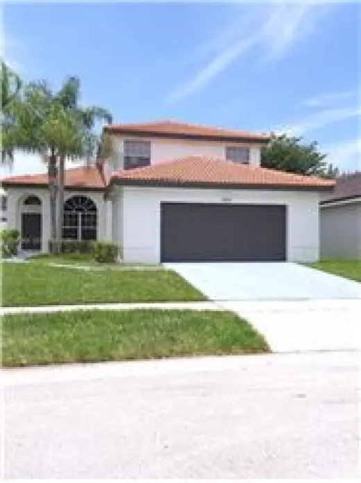 Propiedad de alquiler con 4 dormitorios y 3 baños en Pembroke Pines