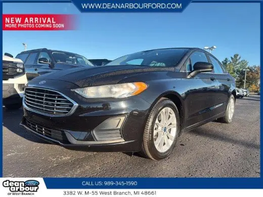 Sedán de 4 puertas Ford Fusion SE 2020