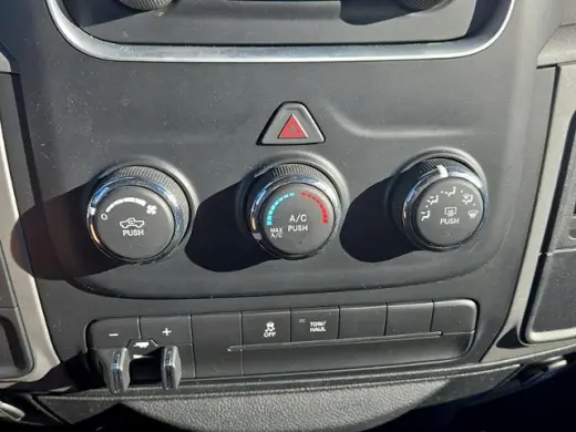 Camioneta Pickup Ram 1500 2013 4x2 Tradesman de 2 puertas, cabina regular y caja larga de 8 pies