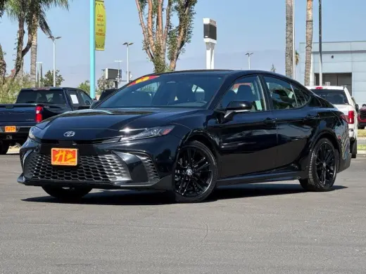 Toyota Camry 2025 SE Sedán de 4 puertas