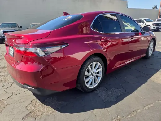 Toyota Camry 2021 LE Sedán de 4 puertas