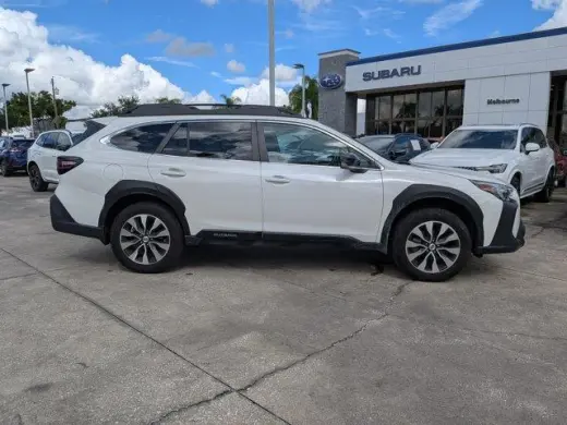 Subaru Outback 2024 con transmisión automática de 4 ruedas, limitado