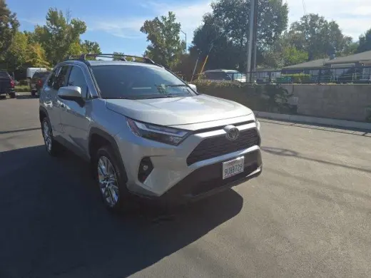 Toyota RAV4 2025 AWD XLE Premium 4dr SUV