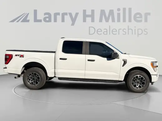 Ford F-150 2021 4x4 XL 4dr SuperCrew con cabina de 5.5 pies de largo.