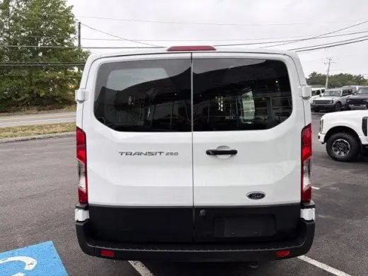 Furgoneta de carga Ford Transit 2025 250 3 puertas LWB de techo bajo