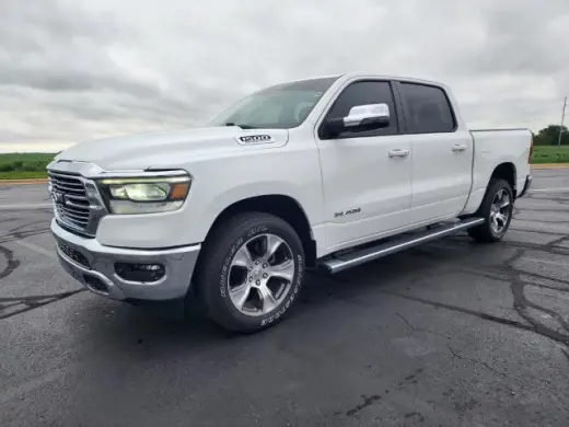 Ram 1500 2023 4x4 Laramie de 4 puertas Crew Cab con caja corta de 5.6 pies