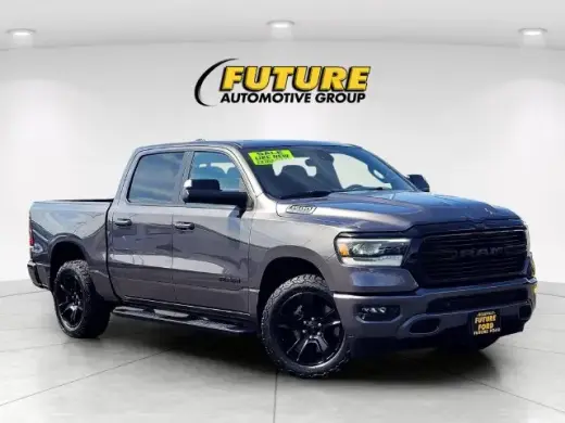 Camioneta Ram 1500 2021 4x4 Big Horn de 4 puertas, cabina doble (Crew Cab) y caja corta de 5.6 pies