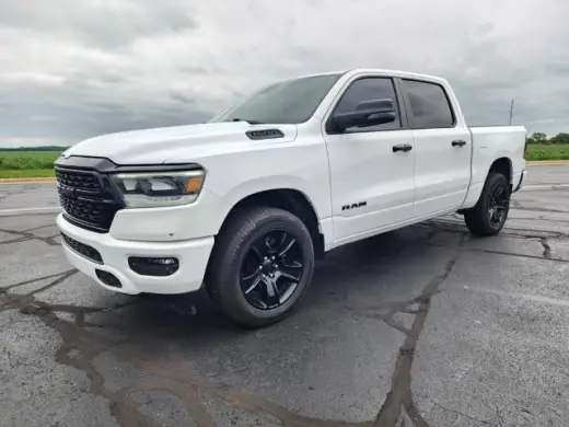 Ram 1500 2023 4x4 Big Horn 4puertas Cajón de tripulación 5.6 pies. SB Pickup