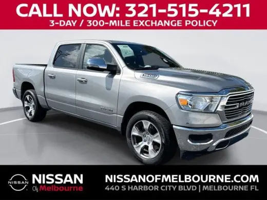 Ram 1500 2024 4x2 Laramie Cabina Dobrada 4 puertas 5.6 ft. SB Camioneta