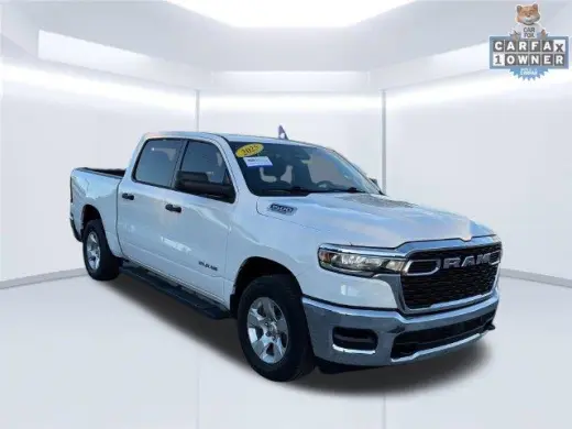 Ram 1500 2025 4x4 Tradesman Cabina Crew 4 puertas 5.6 ft. SB Camioneta